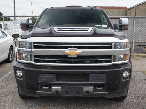 Used 2018 Chevrolet Silverado 2500 High Country w/ Duramax Plus Package AWD/4WD image 2