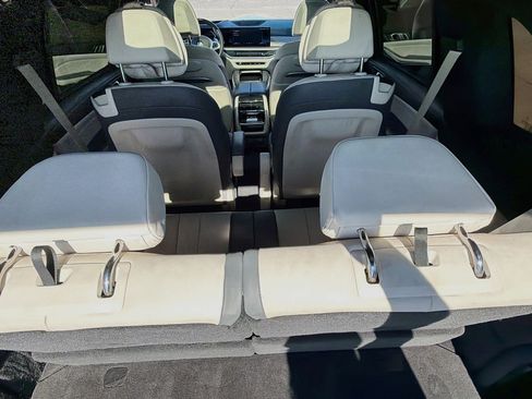 Used 2024 BMW X7 xDrive40i w/ Executive Package AWD/4WD image 28