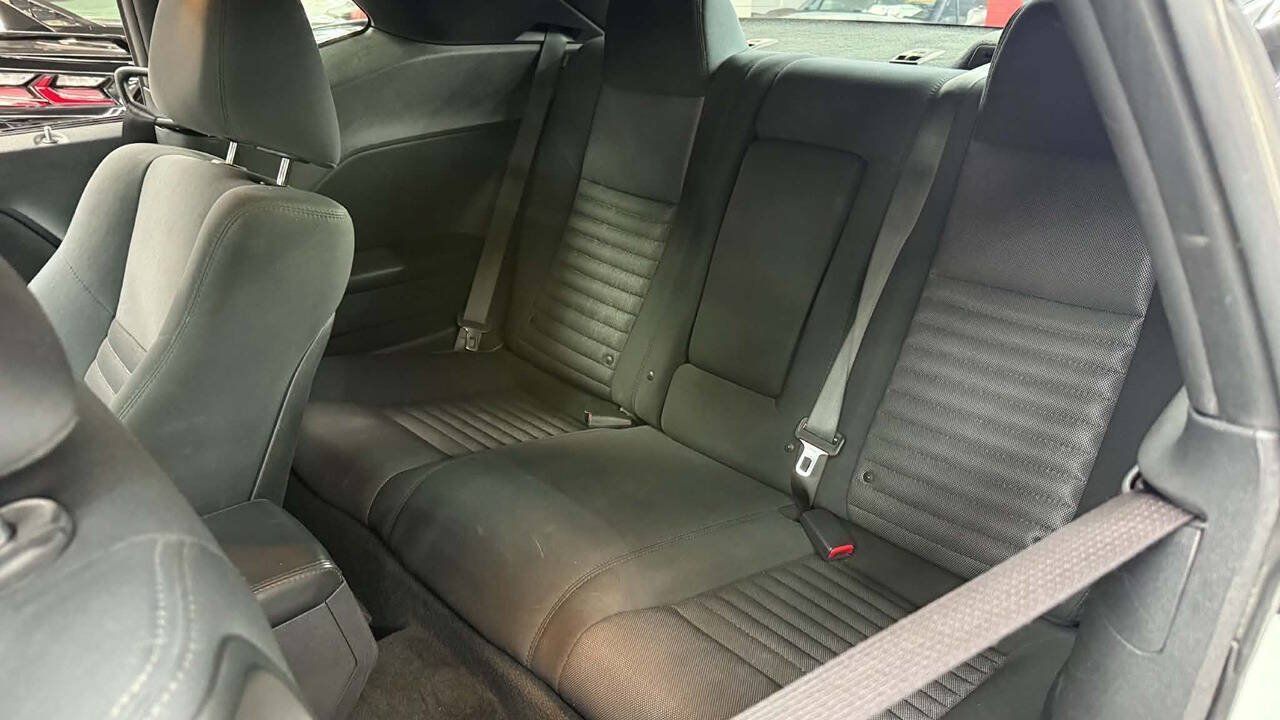 Used 2014 Dodge Challenger R/T RWD image 11
