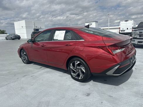 Used 2025 Hyundai Elantra SEL image 31