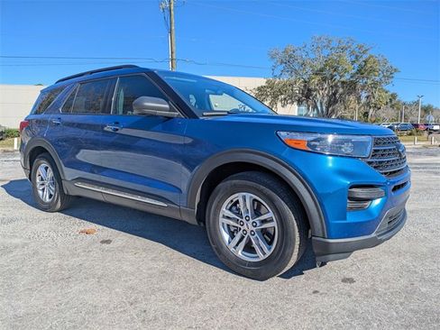 Used 2023 Ford Explorer XLT image 2