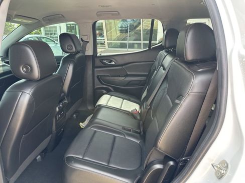 Used 2023 GMC Acadia SLT image 12