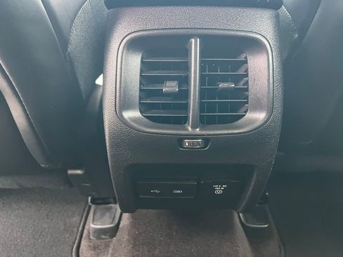 Used 2019 Jeep Cherokee Limited image 19