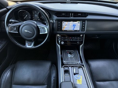 Used 2016 Jaguar XF S image 22