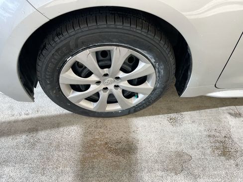 Used 2020 Toyota Corolla LE FWD image 10