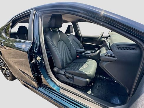 Used 2020 Toyota Camry SE FWD image 25