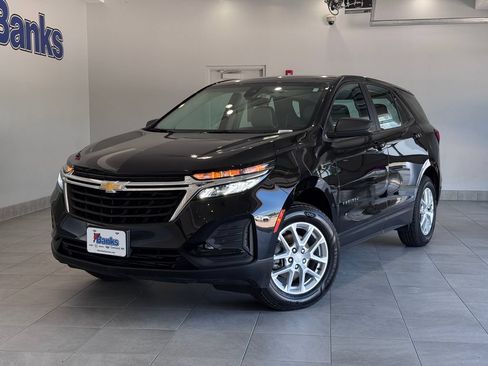 Certified 2023 Chevrolet Equinox LS w/ Driver Confidence II Package AWD/4WD image 2