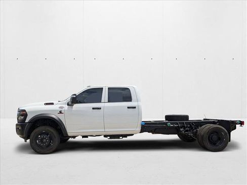 New 2025 RAM 5500 Tradesman AWD/4WD image 10
