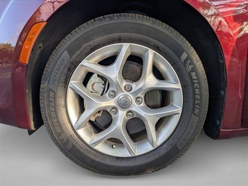 Used 2020 Chrysler Pacifica Touring-L Plus w/ Tire & Wheel Group FWD image 13