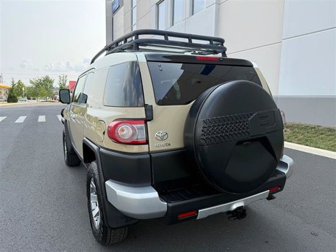 Used 2014 Toyota FJ Cruiser 4WD w/ Convenience Package image 11