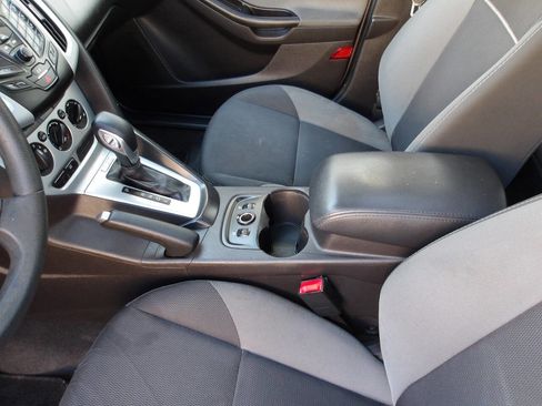 Used 2014 Ford Focus SE w/ SE Winter Package FWD image 27