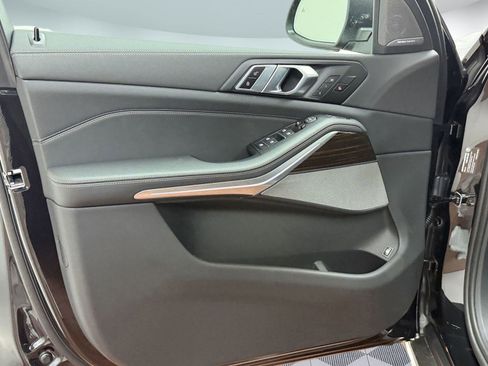 Used 2025 BMW X5 xDrive50e w/ Premium Package image 12