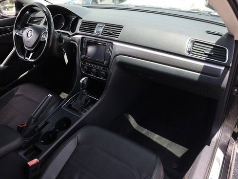 Used 2017 Volkswagen Passat 1.8T R-Line FWD image 21