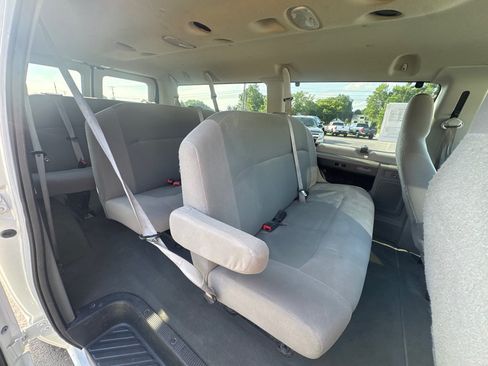 Used 2010 Ford E-350 and Econoline 350 XLT RWD image 13