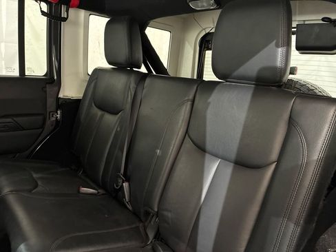 Used 2017 Jeep Wrangler Unlimited Sahara AWD/4WD image 9