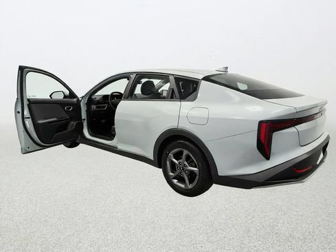 Used 2025 Kia K4 FWD image 16