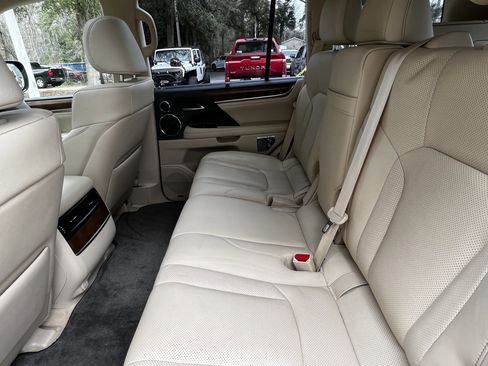 Used 2020 Lexus LX 570 4WD w/ Luxury Package image 32