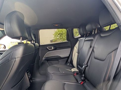 Used 2023 Jeep Compass Latitude image 13