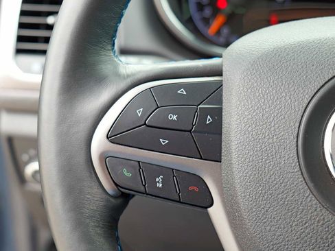 Used 2018 Jeep Grand Cherokee Laredo image 13