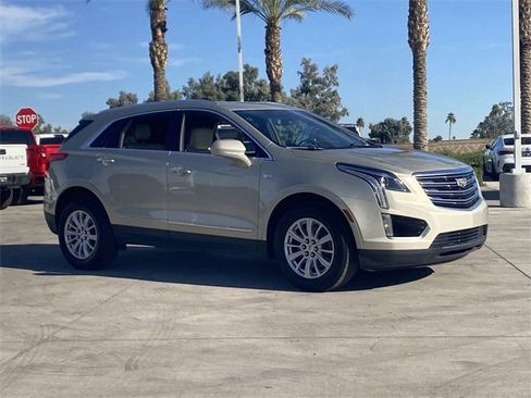 Used 2017 Cadillac XT5 FWD image 4