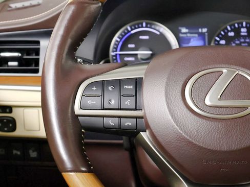 Used 2018 Lexus ES 300h w/ Luxury Package image 31