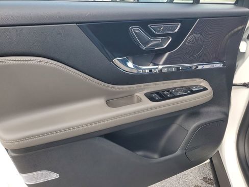 New 2026 Lincoln Corsair Premiere FWD image 18
