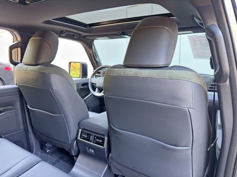 Used 2024 Lexus GX 550 AWD/4WD image 40