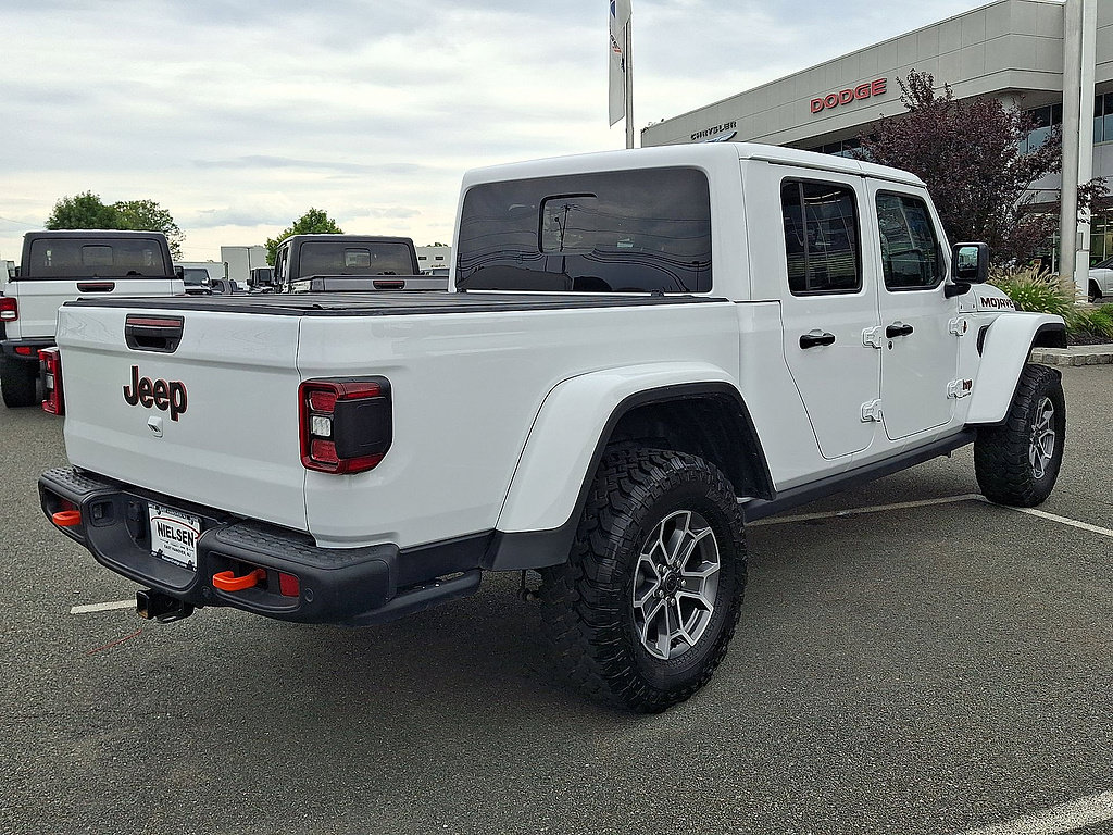 Used 2025 Jeep Gladiator Mojave AWD/4WD image 31