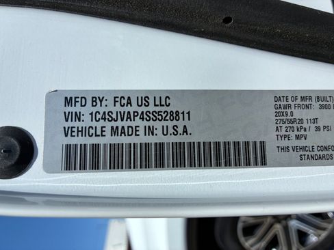 Used 2025 Jeep Wagoneer 4WD image 34