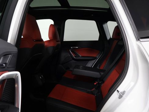 Used 2025 BMW X1 xDrive28i w/ Technology Package image 11