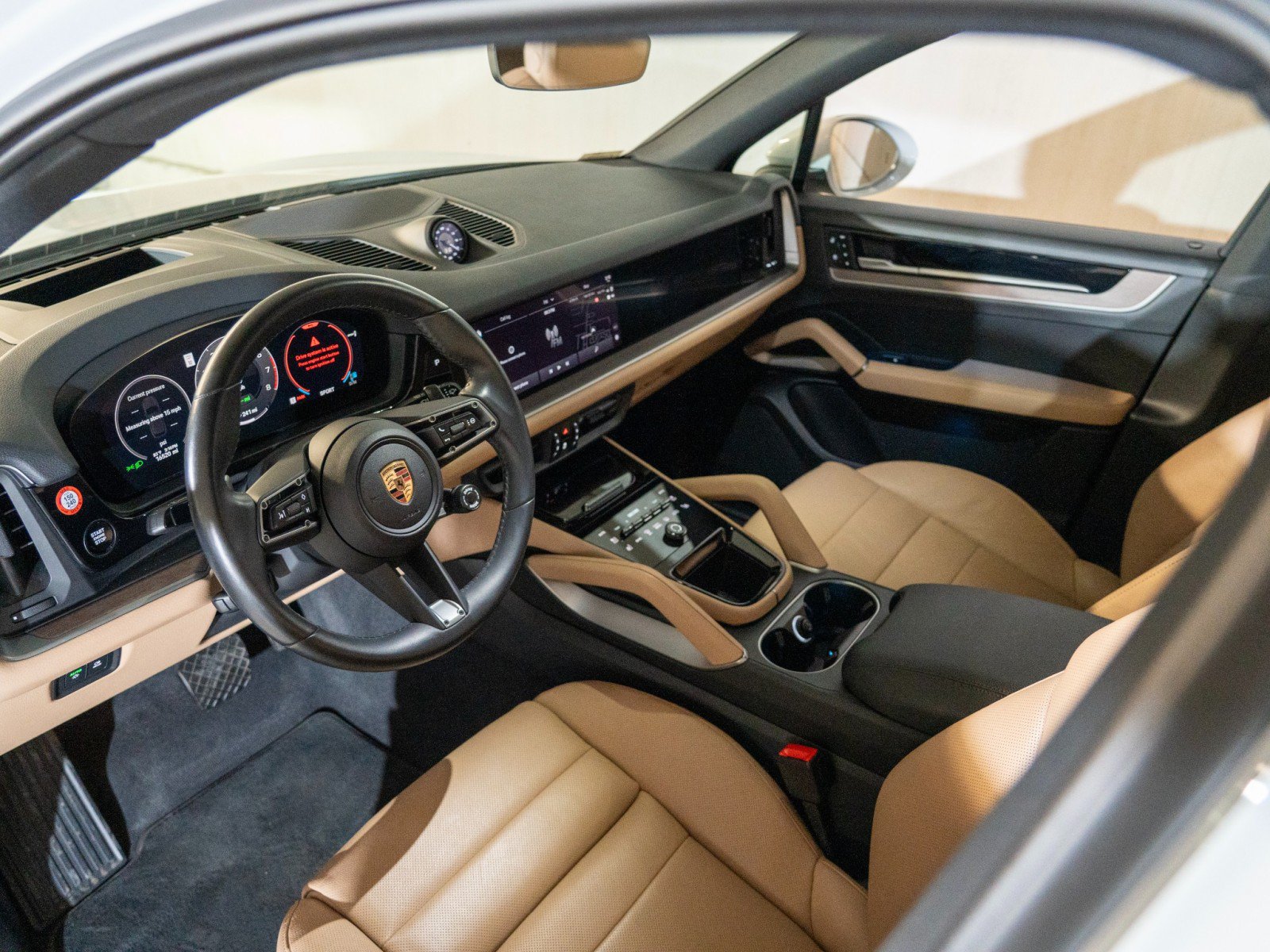 Certified 2025 Porsche Cayenne Coupe AWD/4WD image 4