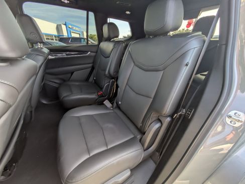 Used 2025 Cadillac XT6 Premium Luxury image 9