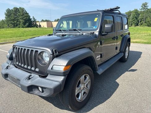 Used 2019 Jeep Wrangler Unlimited Sport S AWD/4WD image 3