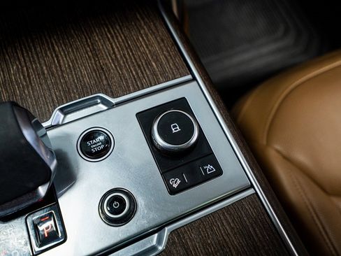 Used 2023 Land Rover Range Rover Long Wheelbase SE image 47