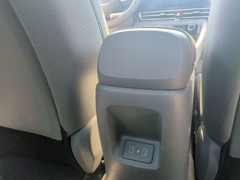 Used 2025 Hyundai Elantra SEL FWD image 17