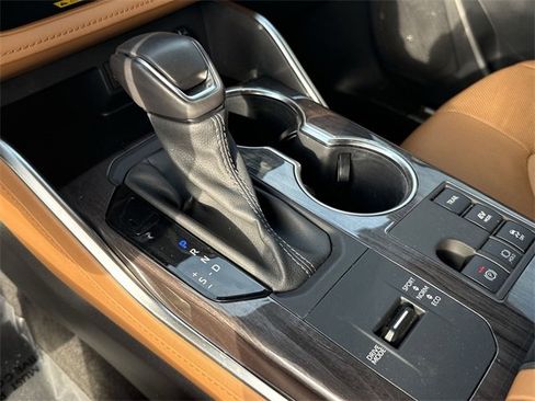 Used 2023 Toyota Highlander Platinum image 19