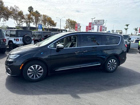 Used 2023 Chrysler Pacifica Limited FWD image 20
