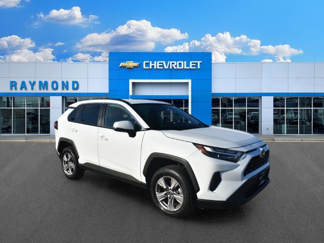 Used 2025 Toyota RAV4 XLE AWD/4WD image 1