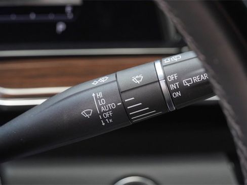 Used 2024 Cadillac Escalade ESV Premium Luxury Platinum image 33