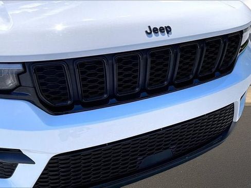 Used 2024 Jeep Grand Cherokee Altitude AWD/4WD image 28