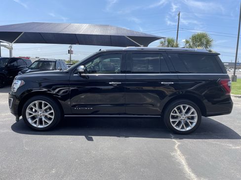 Used 2019 Ford Expedition Platinum RWD image 4