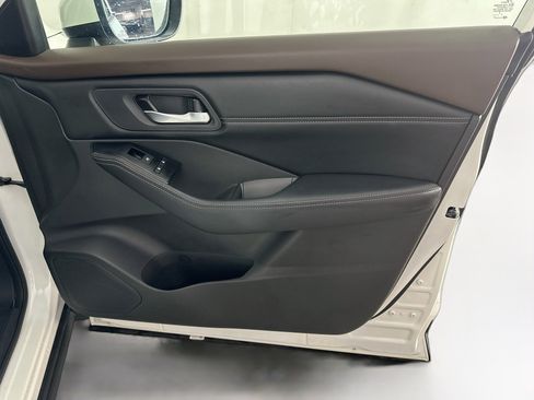 Used 2023 Nissan Rogue SV w/ SV Premium B Package FWD image 33