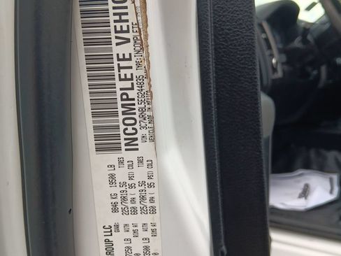 Used 2014 RAM 5500 Tradesman w/ Power & Remote Entry Group AWD/4WD image 27