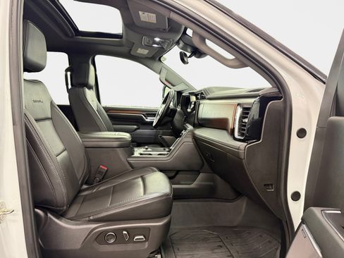 Used 2024 GMC Sierra 2500 Denali w/ Denali Reserve Package AWD/4WD image 12