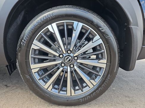 New 2026 Nissan Pathfinder Platinum w/ Accent Package FWD image 38