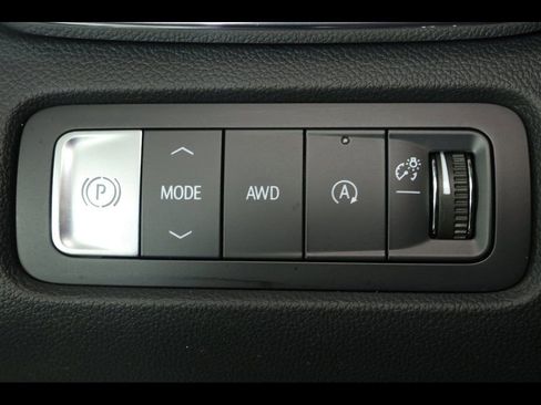 Used 2025 GMC Acadia Elevation image 14