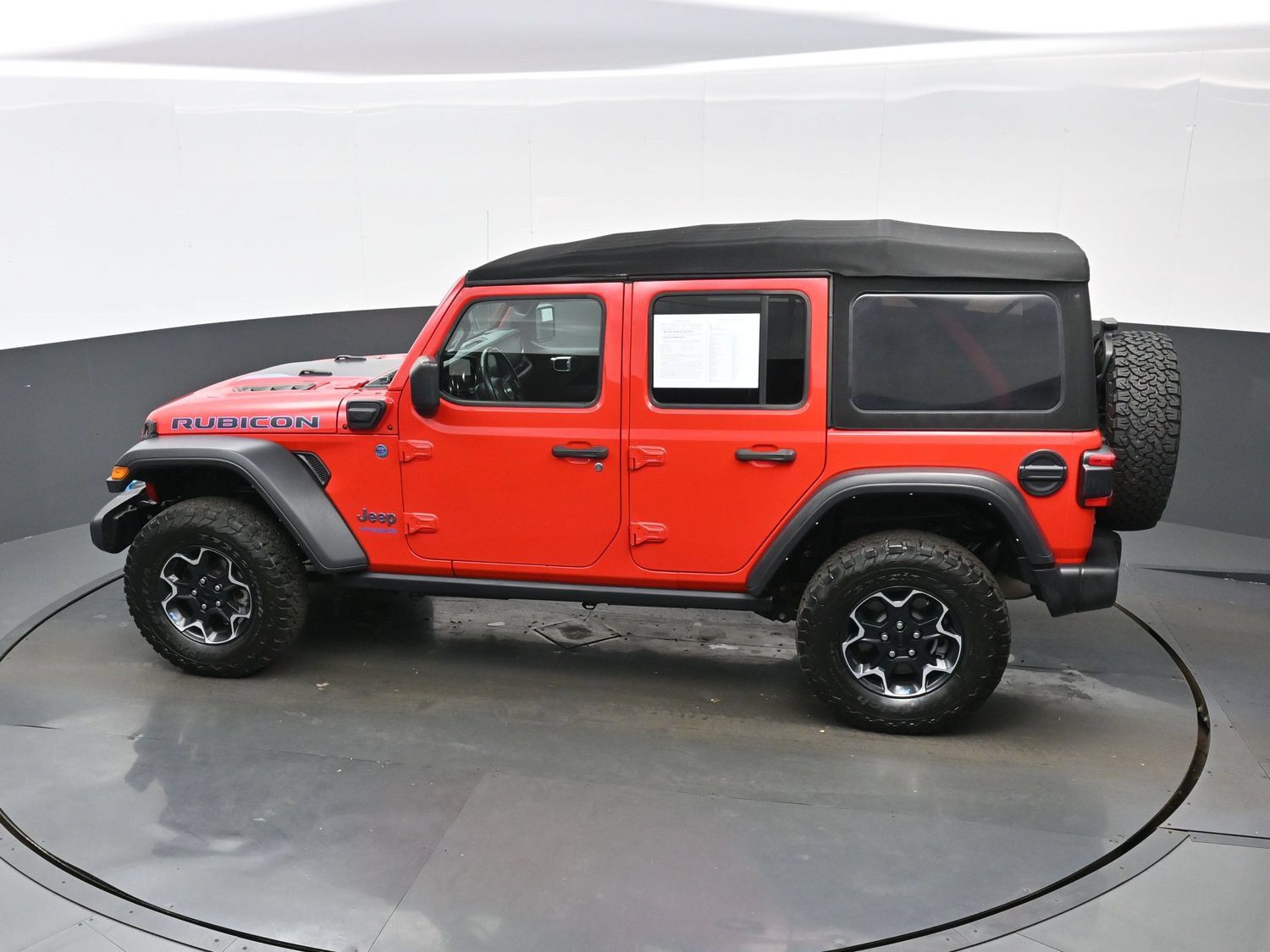 Used 2022 Jeep Wrangler Unlimited Rubicon 4xe w/ Cold Weather Group AWD/4WD image 36
