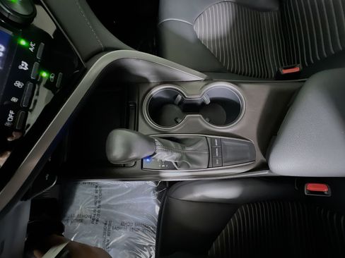 Used 2024 Toyota Camry SE image 24