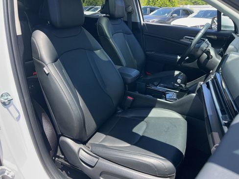 Used 2025 Kia Sportage EX w/ Premium Package FWD image 36