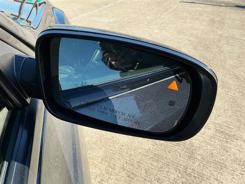 Used 2018 Chrysler 300 S w/ 300S Premium Group image 15